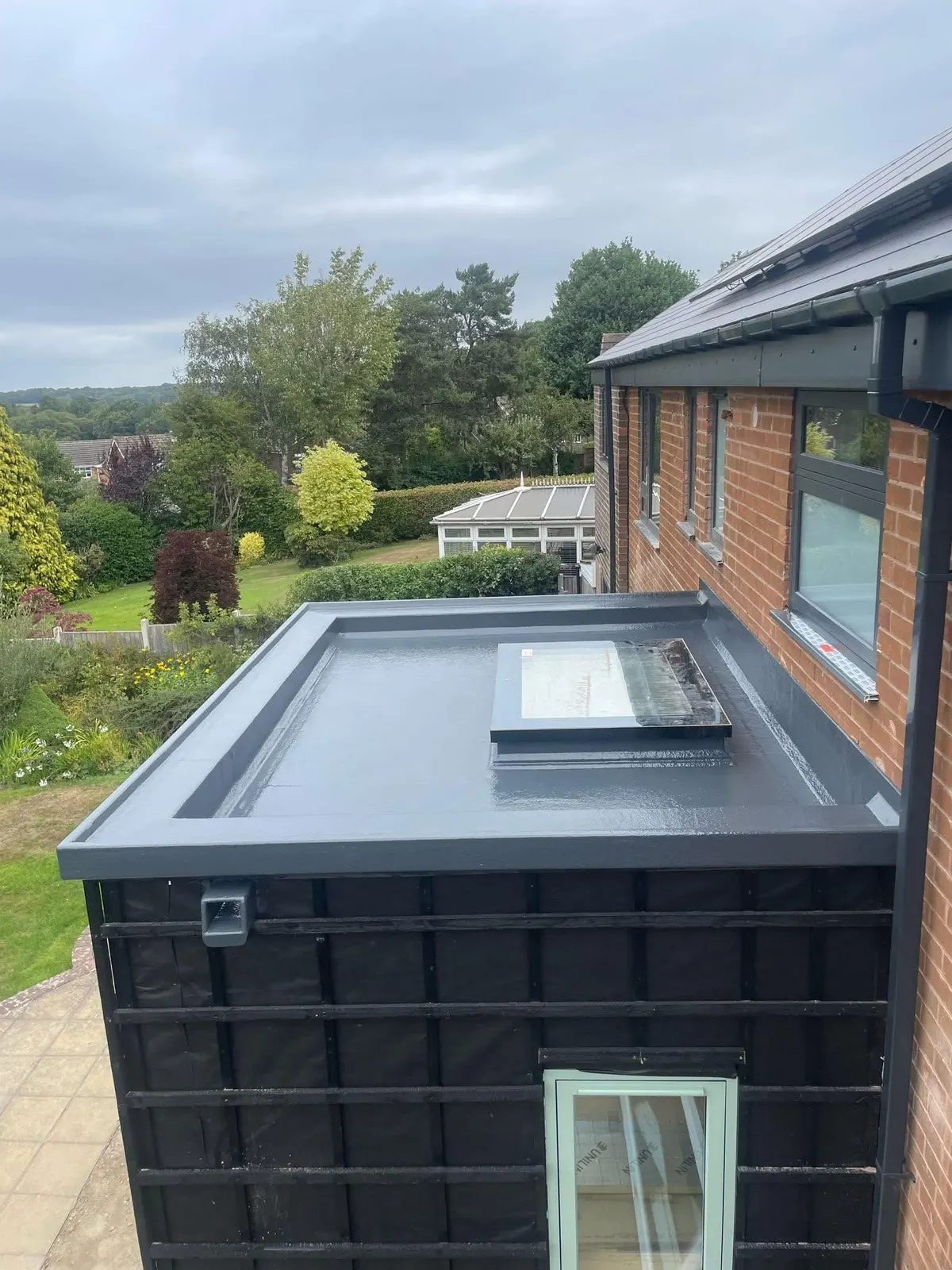 Flat roof extension with a roof lantern